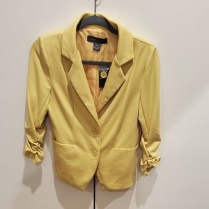 YELLOW BLAZER